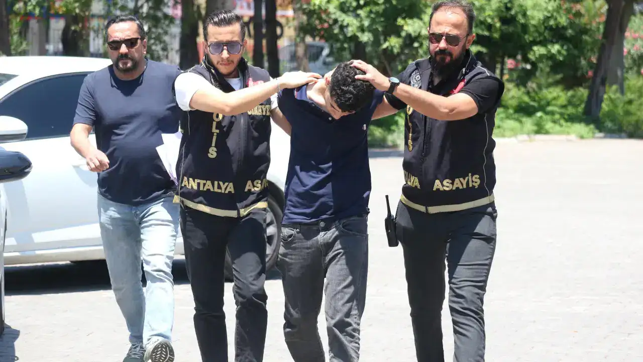 ‘Şeytan çıkardım’ deyip ablalarına saldırdı