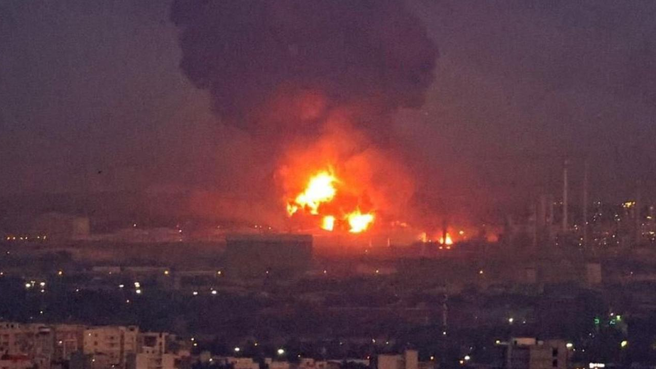 İran'ın güneyinde alarm: Bender Abbas ve Keşm Adası'nda patlama sesleri