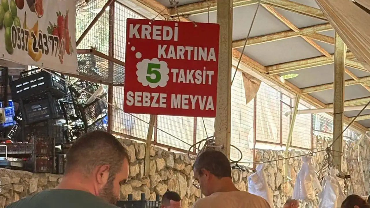 Halk pazarında taksitle meyve sebze dönemi!