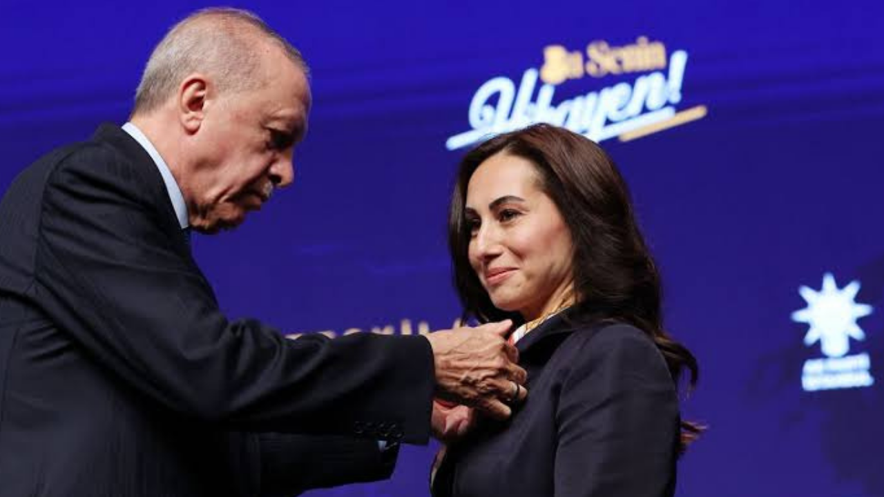 CHP'den AK Parti'ye geçen Özlem Gürzel: AK Parti Atatürkçü CHP'den farklı değil