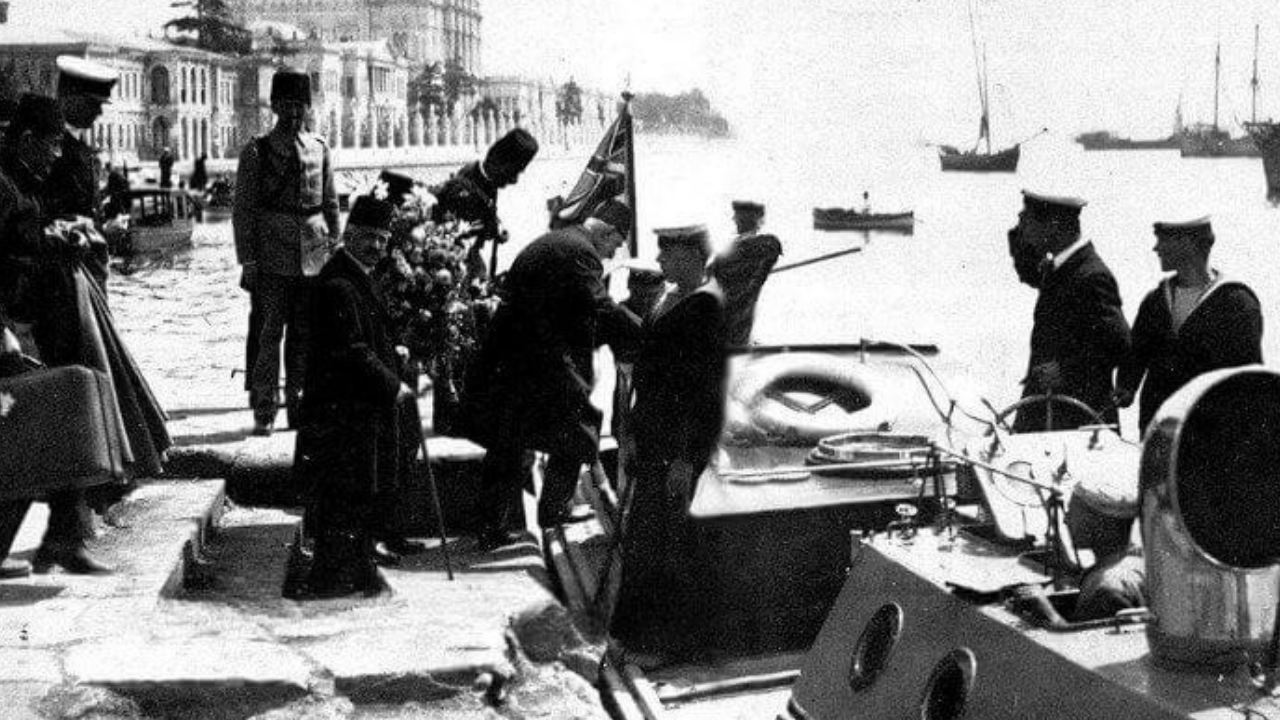 MEB, Vahdettin'i korumaya aldı: 'İngiliz gemisi ile ayrıldı' ifadesi silindi!