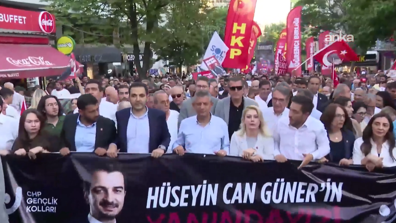Özgür Özel Çankaya'daki operasyona karşı sokakta: 'Belediye başkanımıza sahip çıkmaya geldik'