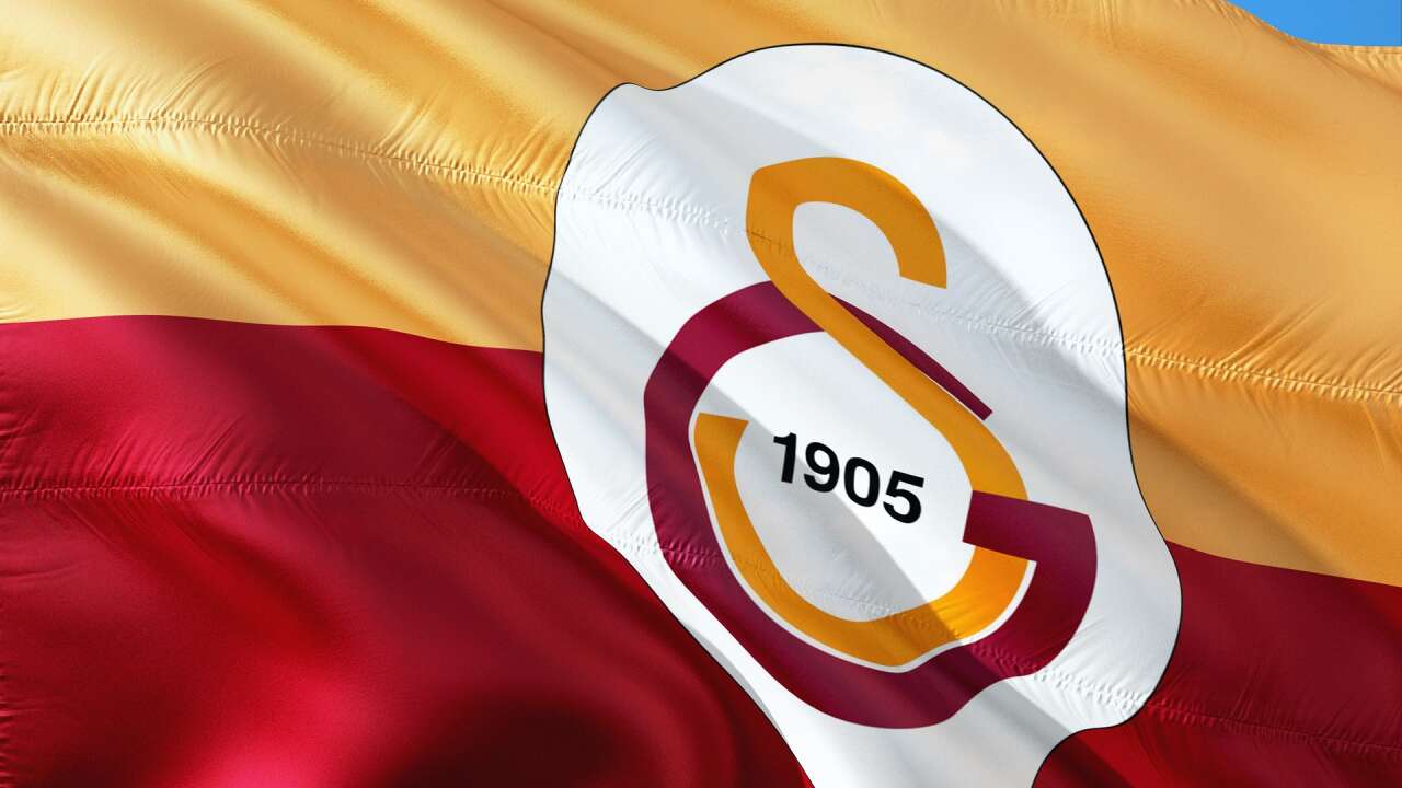 Galatasaray kesenin ağzını açtı: Yıldız oyuncu da sıcak bakıyor!