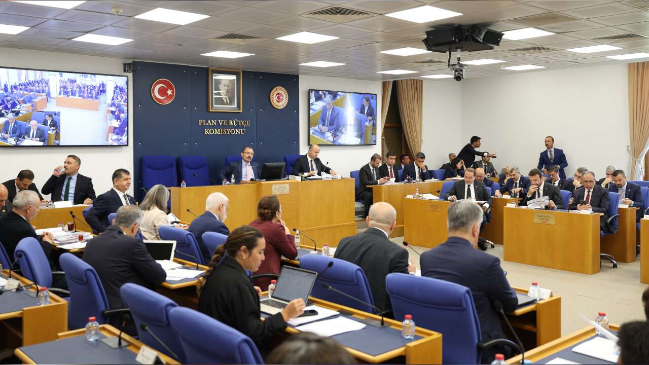 İYİ Partili Erhan Usta'dan 'emekliye zam için imkanlar kısıtlı gerekçesine' tepki: Bu kadar yolsuzluk olursa...