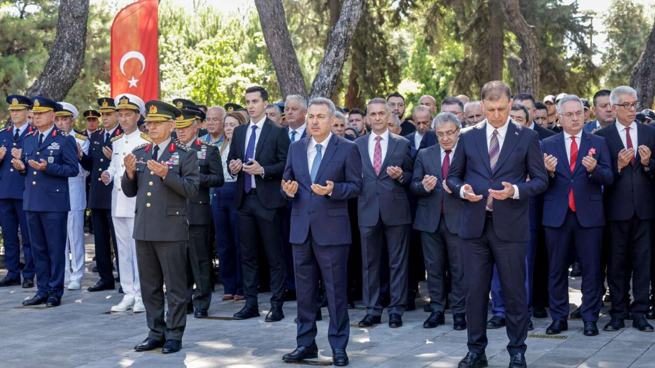 İzmir'de 15 Temmuz şehitleri anıldı