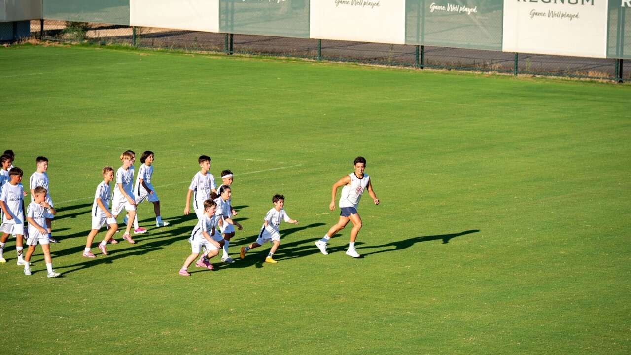 Arda Güler'den Antalya'da genç futbolculara sürpriz ziyaret