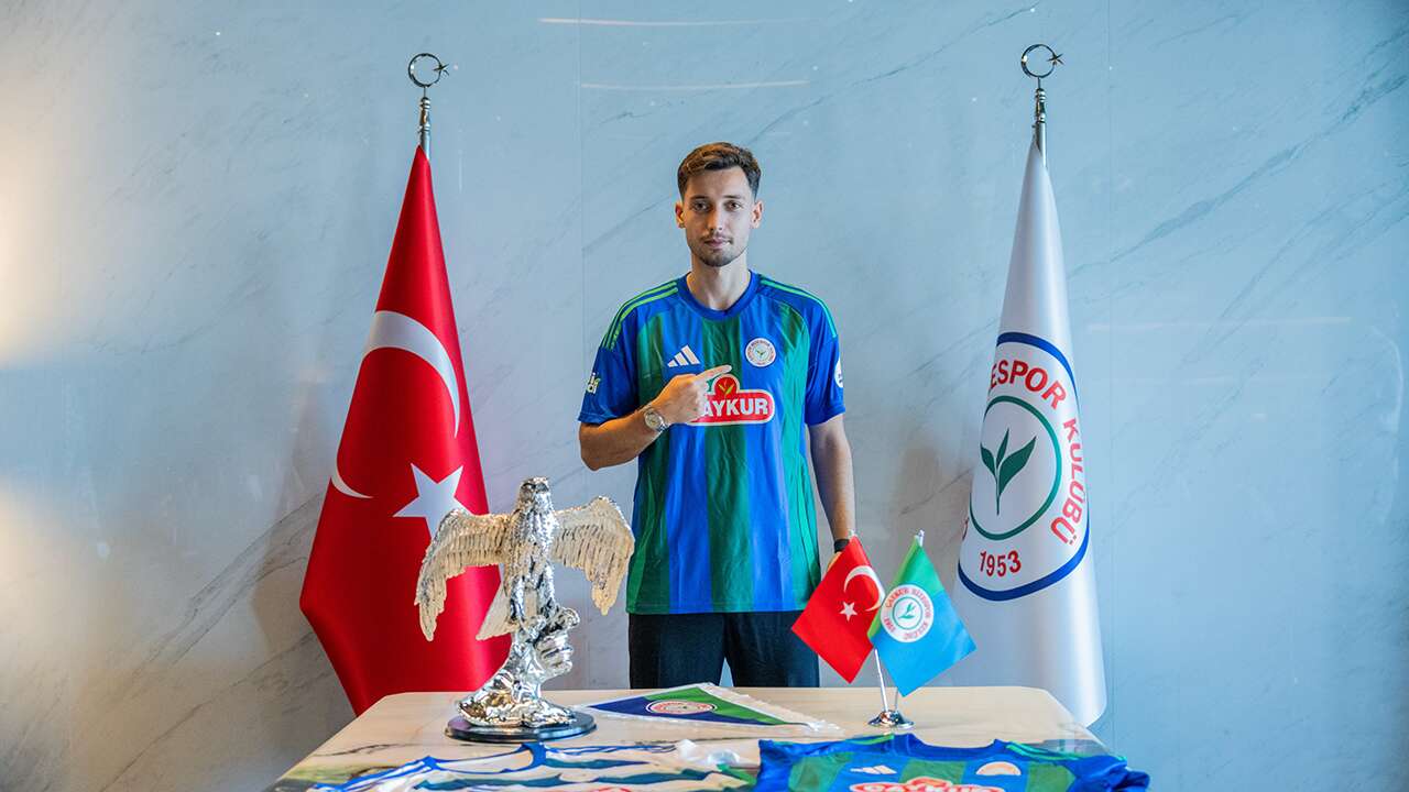 Beşiktaş'tan ayrıldı, yeni takımına imzayı attı