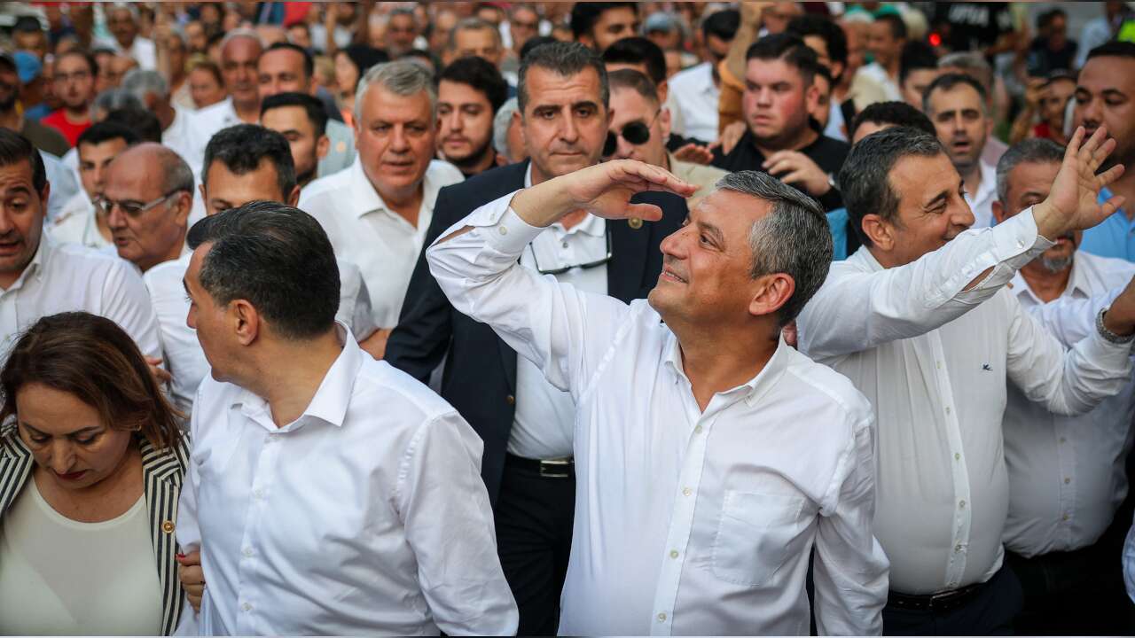 Özgür Özel'den yeni parti hamlesi: Kuruluş tarihi belli oldu
