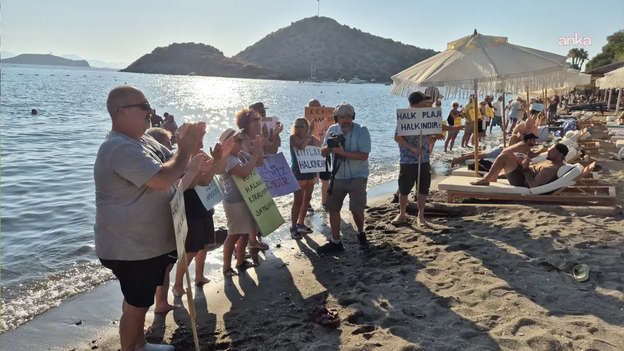 Bodrum’da 'kıyı işgali' eylemi: 'Ücretsiz ve kesintisiz plaj hakkımız engellenemez'