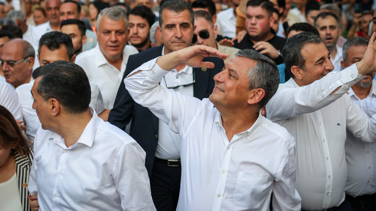 Özgür Özel 'Değişim Zamanı' diyerek yola çıkıyor: Yeni Parti için için resmî başvuru yapılıyor
