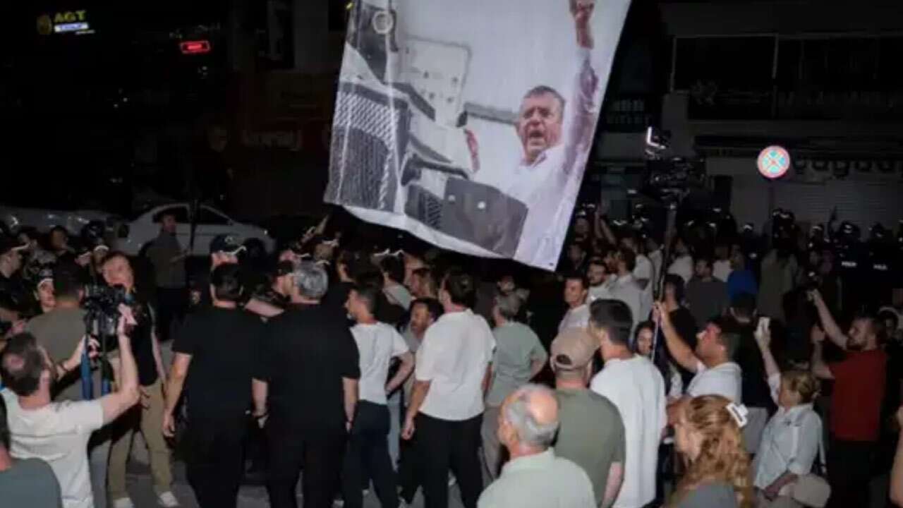 Butlan yönetiminin il binasına polisle girmesinden sonra CHP Ankara İl Sekreteri Işık'tan açıklama