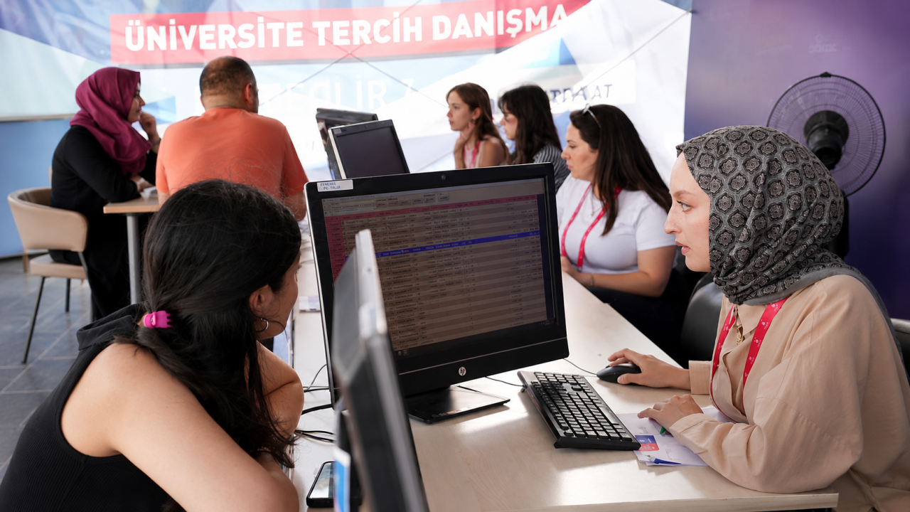 İBB'den YKS tercih döneminde ücretsiz danışmanlık desteği