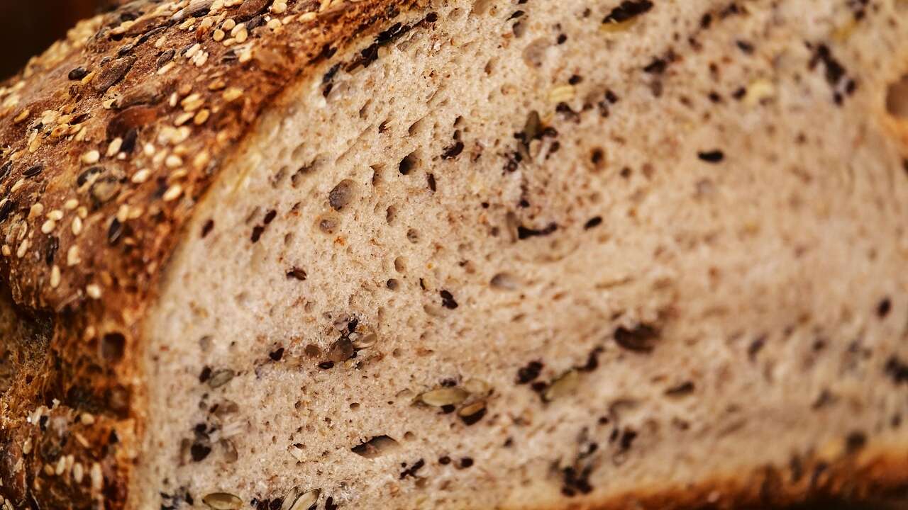 Ekmek Bayatladıysa Çöpe Atmayın: İşte Bayat Ekmekten Börek Yapmanın Yolu