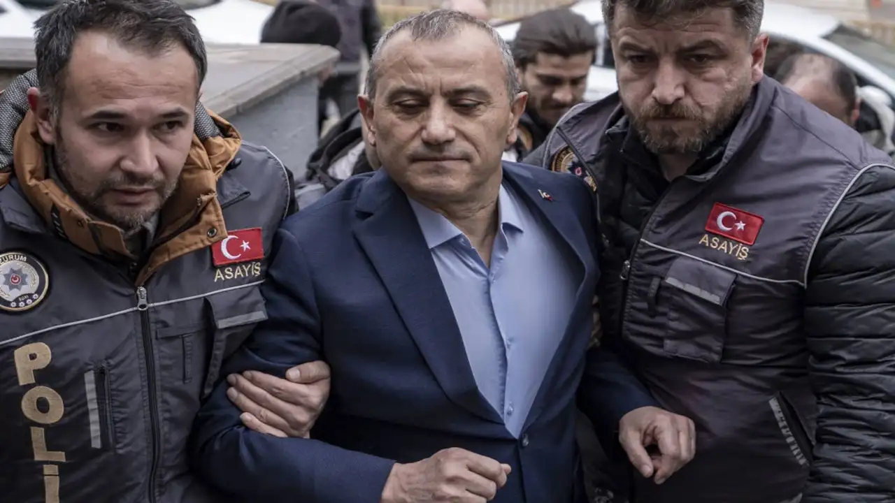 Eleştireni dövdürtmüş, evlerini dinlemiş: Vali Sonel’in yazışmaları ortaya çıktı