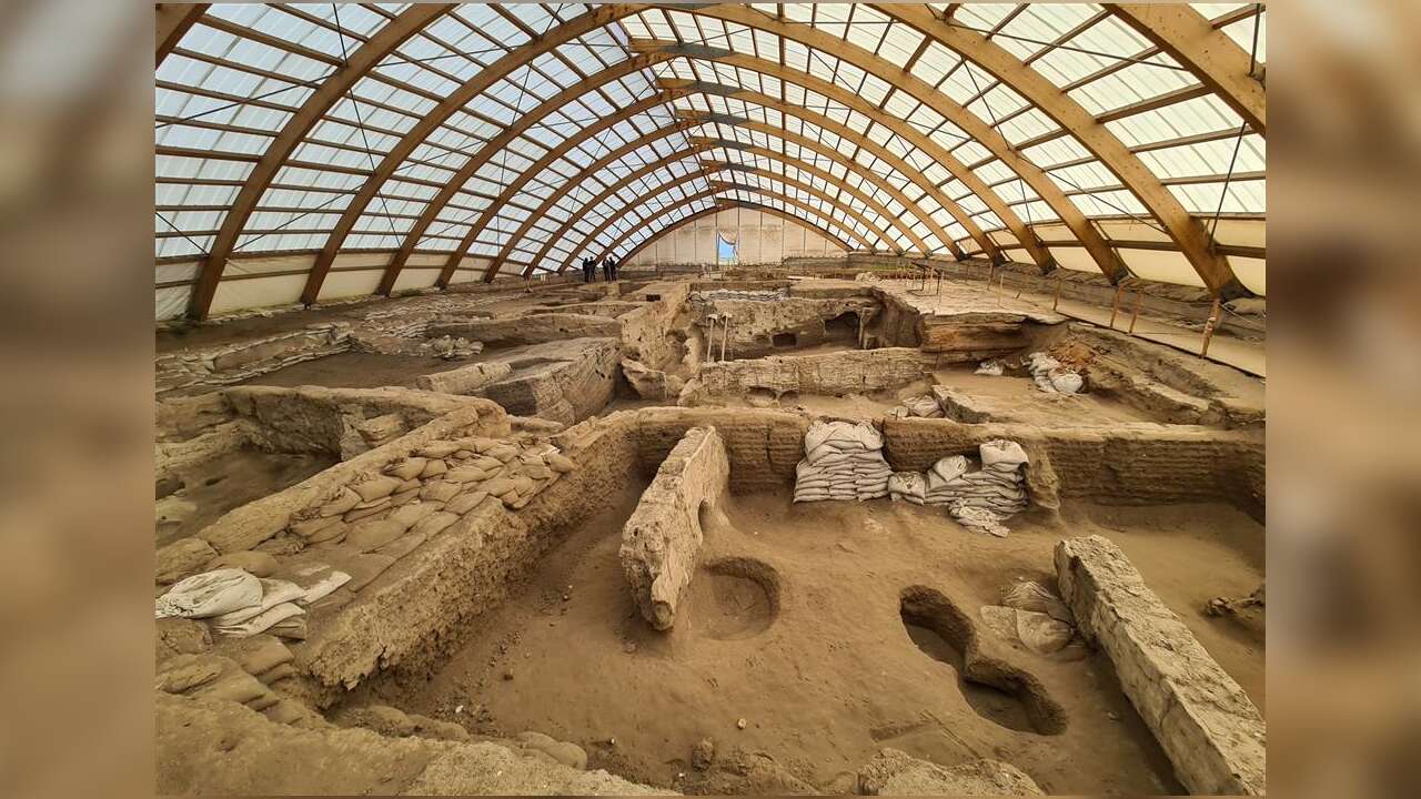 Çatalhöyük, yerleşik yaşamın ilk izlerini günümüze taşıyor