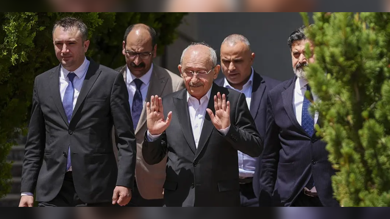 İstifa dalgası butlan yönetimini panikletti: Üyelere 'partimde kalıyorum' SMS'i