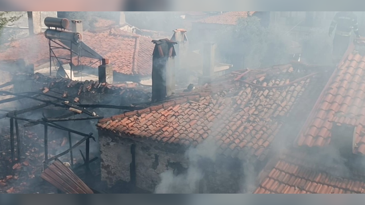 Muğla’da 4 eve sıçrayan yangında acı haber: 77 yaşındaki adam hayatını kaybetti