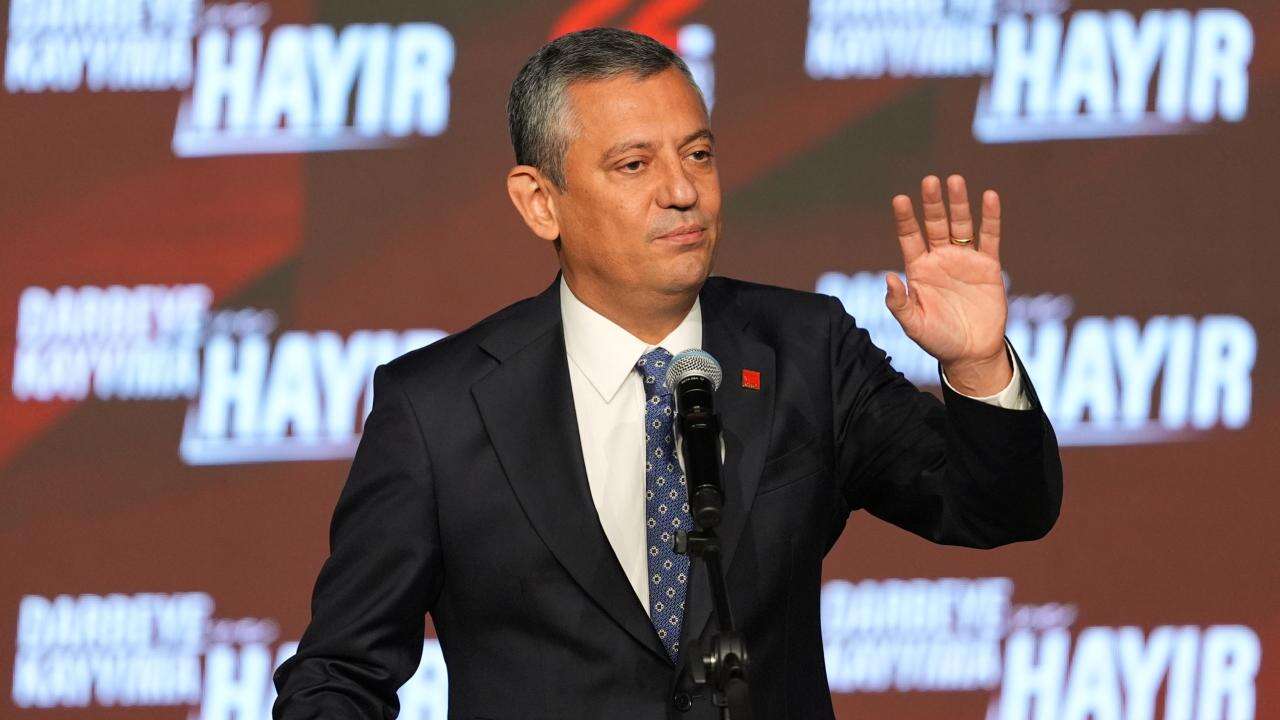 Yeni partiye ilişkin ilk detaylar: Özel'den kapalı grup toplantısı