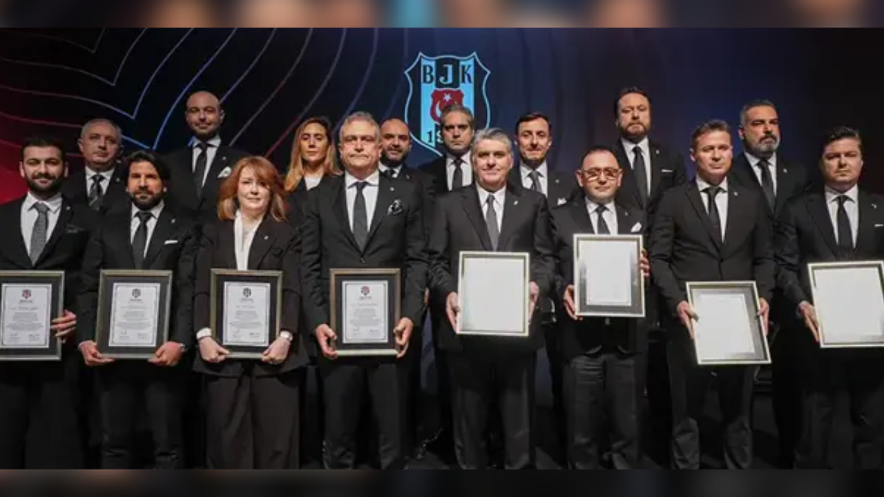 Beşiktaş yönetiminde sürpriz ayrılık: İstifa kararı resmen duyuruldu