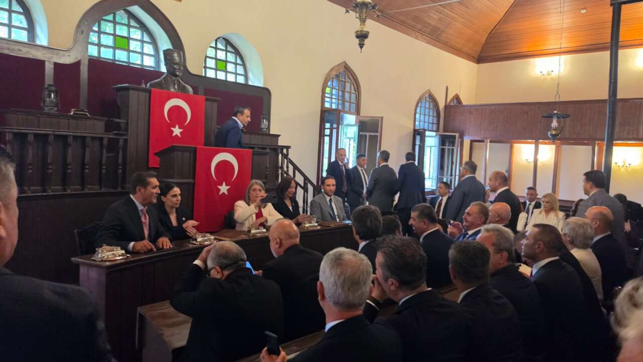 Özgür Özel ve milletvekillleri Birinci Meclis'te: İşte ilk kareler