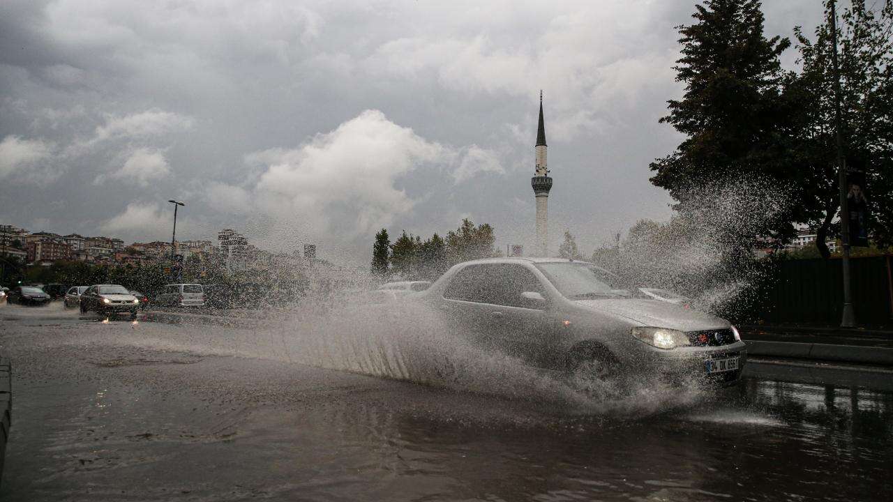 AKOM’dan İstanbul için yağış uyarısı: Saat açıklandı