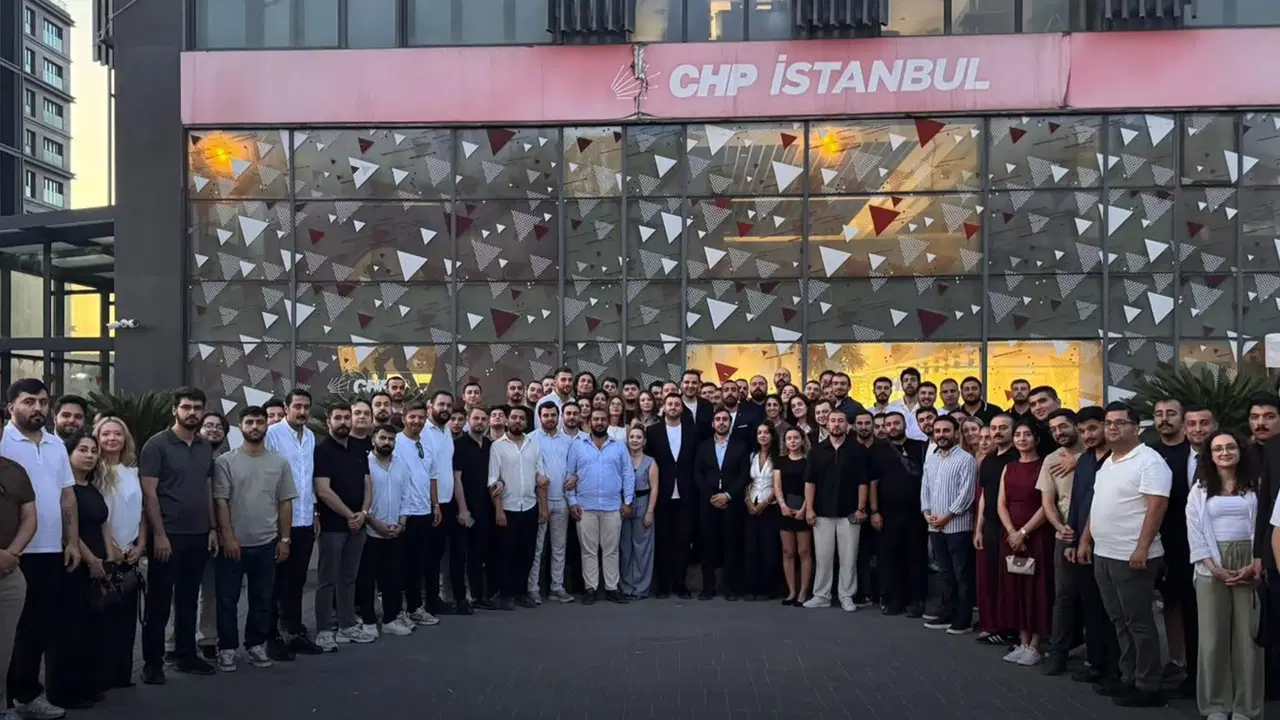 CHP İstanbul Gençlik Kolları’ndan topyekûn istifa: 39 ilçe başkanı YENİ Parti'ye geçiyor!
