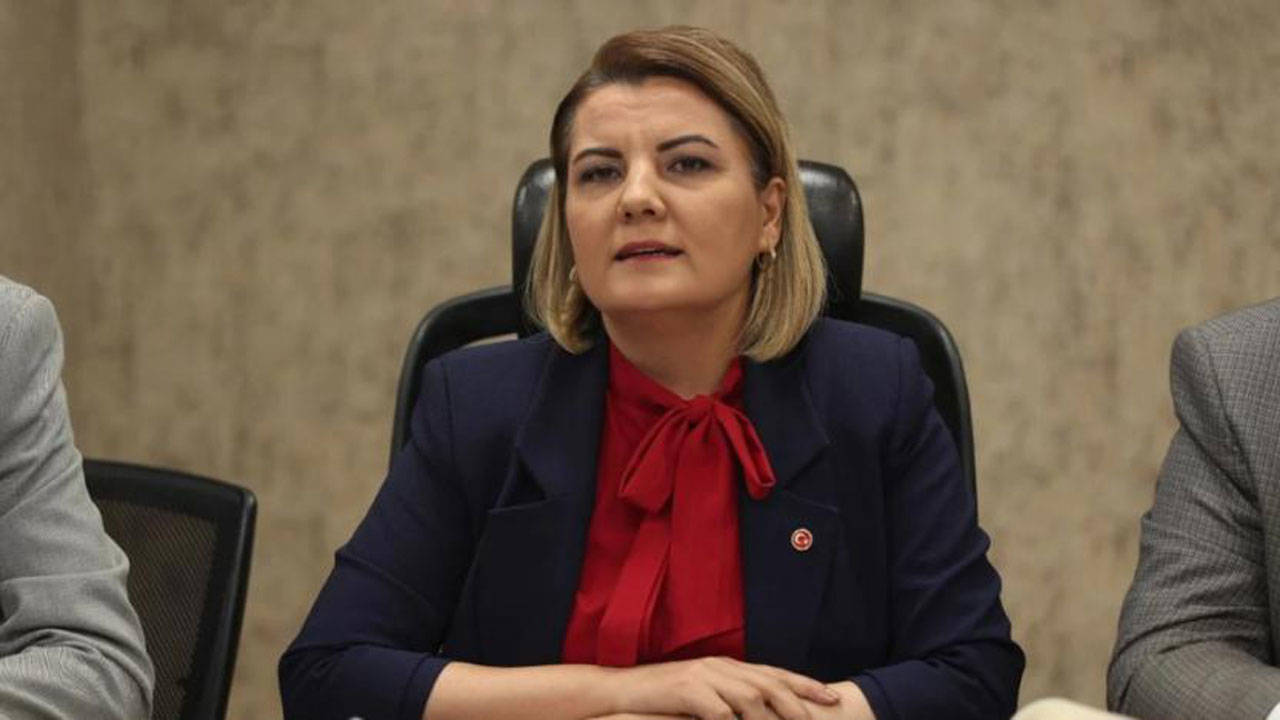 İzmit Belediye Başkanı Fatma Kaplan Hürriyet, görevden uzaklaştırıldı