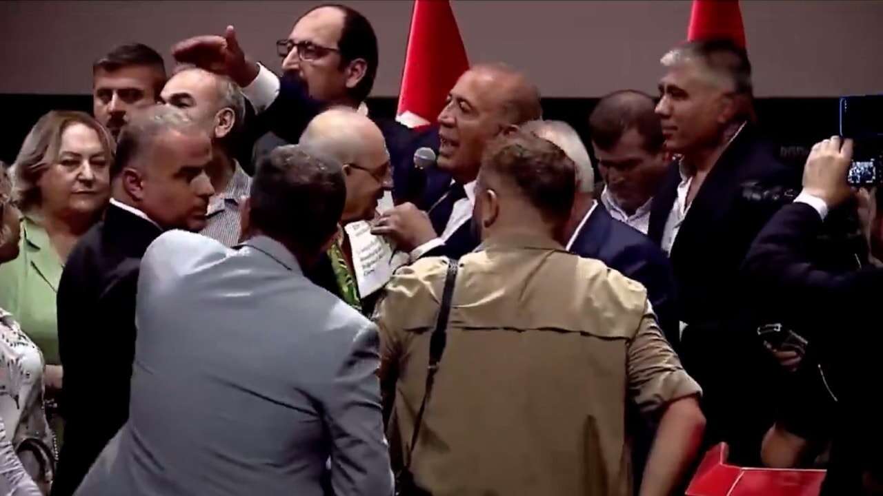 Gürsel Tekin'den fırça: Hepinizi bir dersten geçireceğim, anlaşılıyor!
