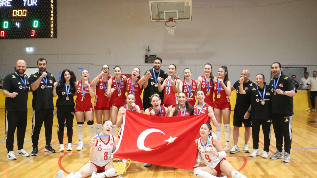 U16 Kız Milli Voleybol Takımı Balkan Şampiyonu