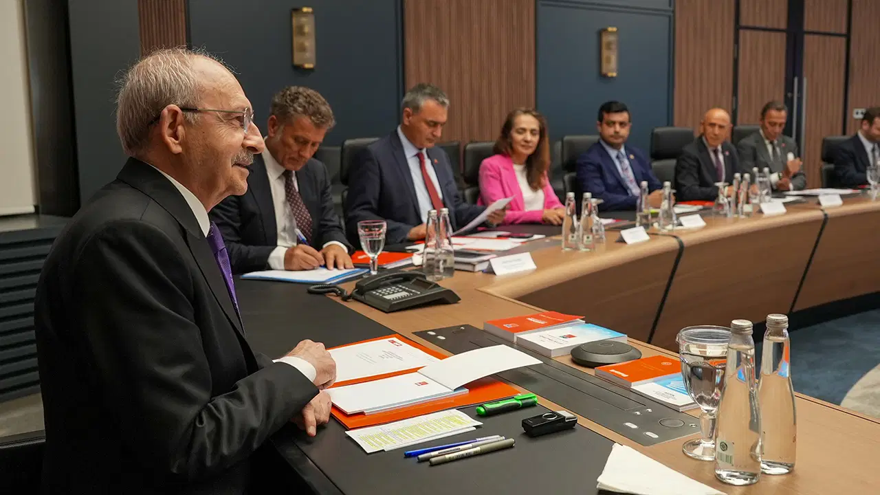 CHP'nin 44 kişilik Meclis Grubu toplantısına 5 milletvekili katılmadı: Yeni grup yönetimi belirlendi!