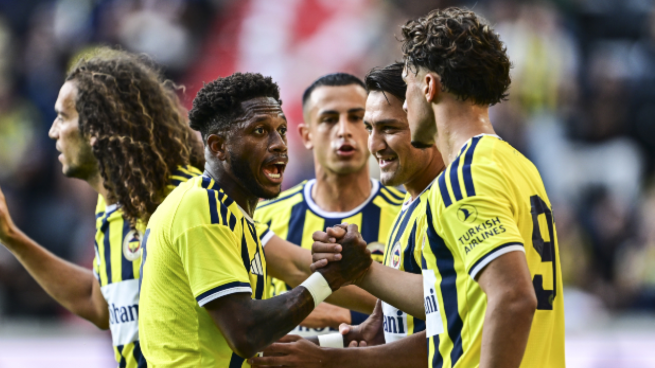 Fenerbahçe’de 10+4 krizi: İsmail Kartal 5 yıldızdan 3’ünün biletini kesecek!