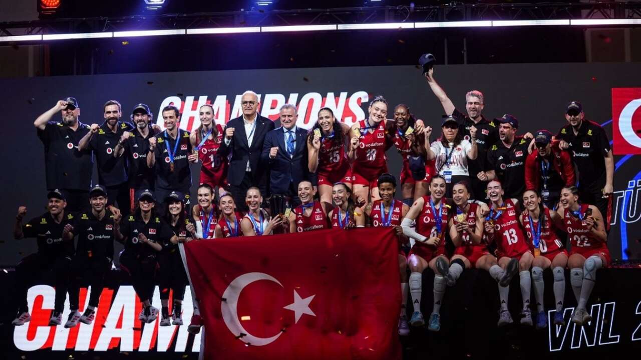 Filenin Sultanları'nın VNL şampiyonluğuna Vodafone'dan kutlama