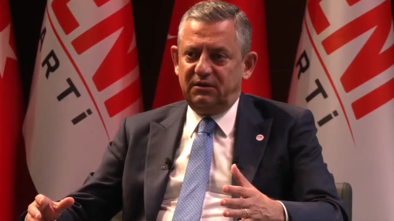 Özgür Özel YENİ Parti rozetiyle ilk kez canlı yayında