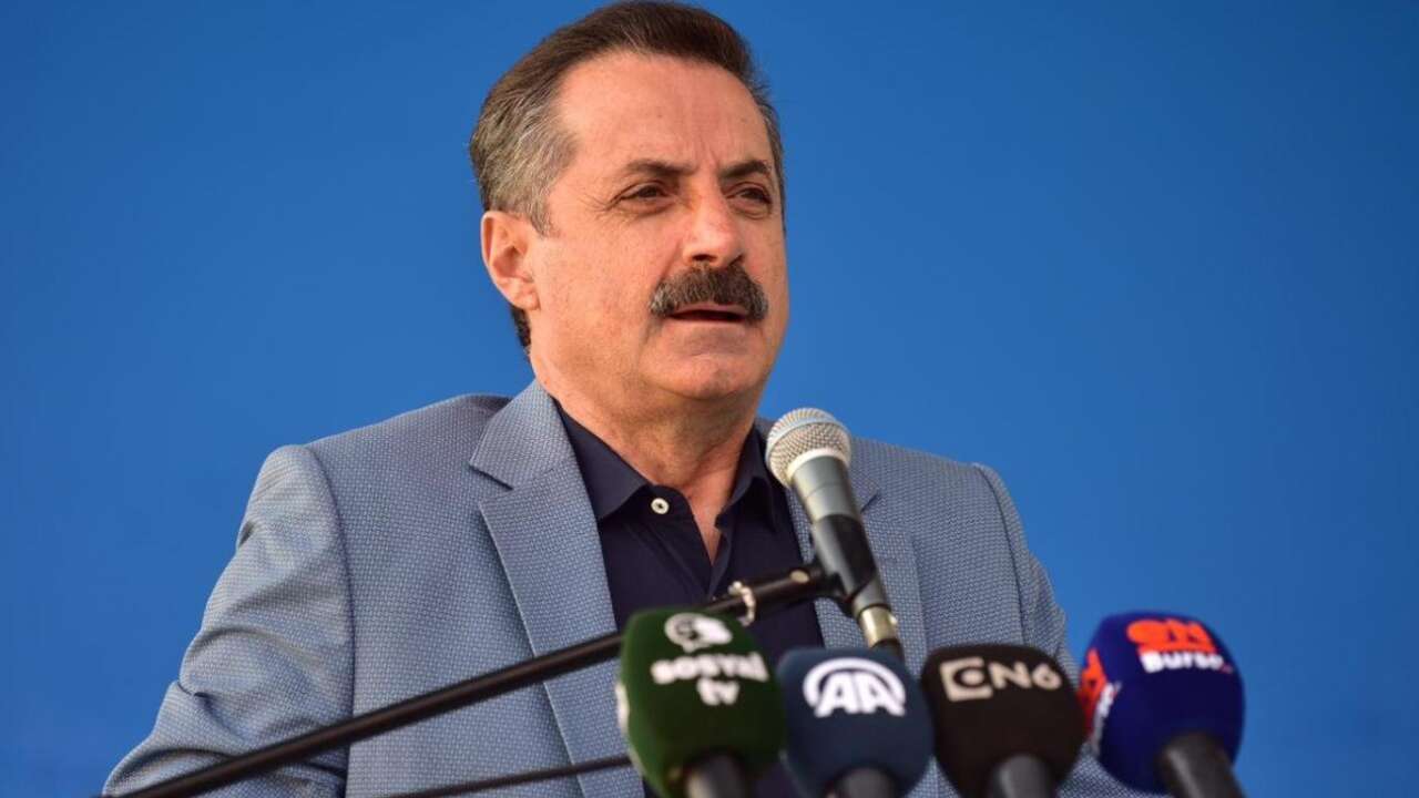 AK Partili eski bakan kendi uygulamasını eleştirdi: 10 yıl çalışanla 25 yıl çalışan aynı maaşı almamalı