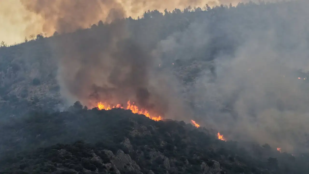 Kaş'taki orman yangını ikinci gününde!