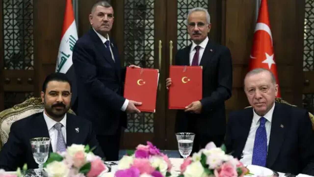 Erdoğan’a canlı yayındaki imza töreninde şok!