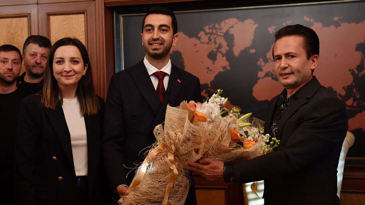 Parti değiştirecek iddiası güçleniyor: CHP'li belediye başkanı yönetime AK partili isimler atıyor!
