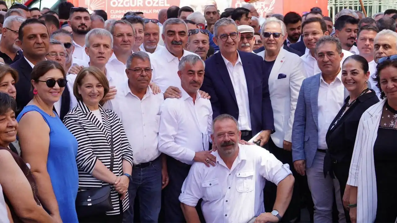 İstifa dalgası sürüyor: 3 belediye başkanından açıklama