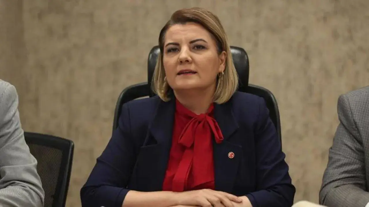 Fatma Kaplan Hürriyet'ten 'AK Parti' iddialarına yanıt: 'AKP'ye geçeceğime paşa paşa yatarım'