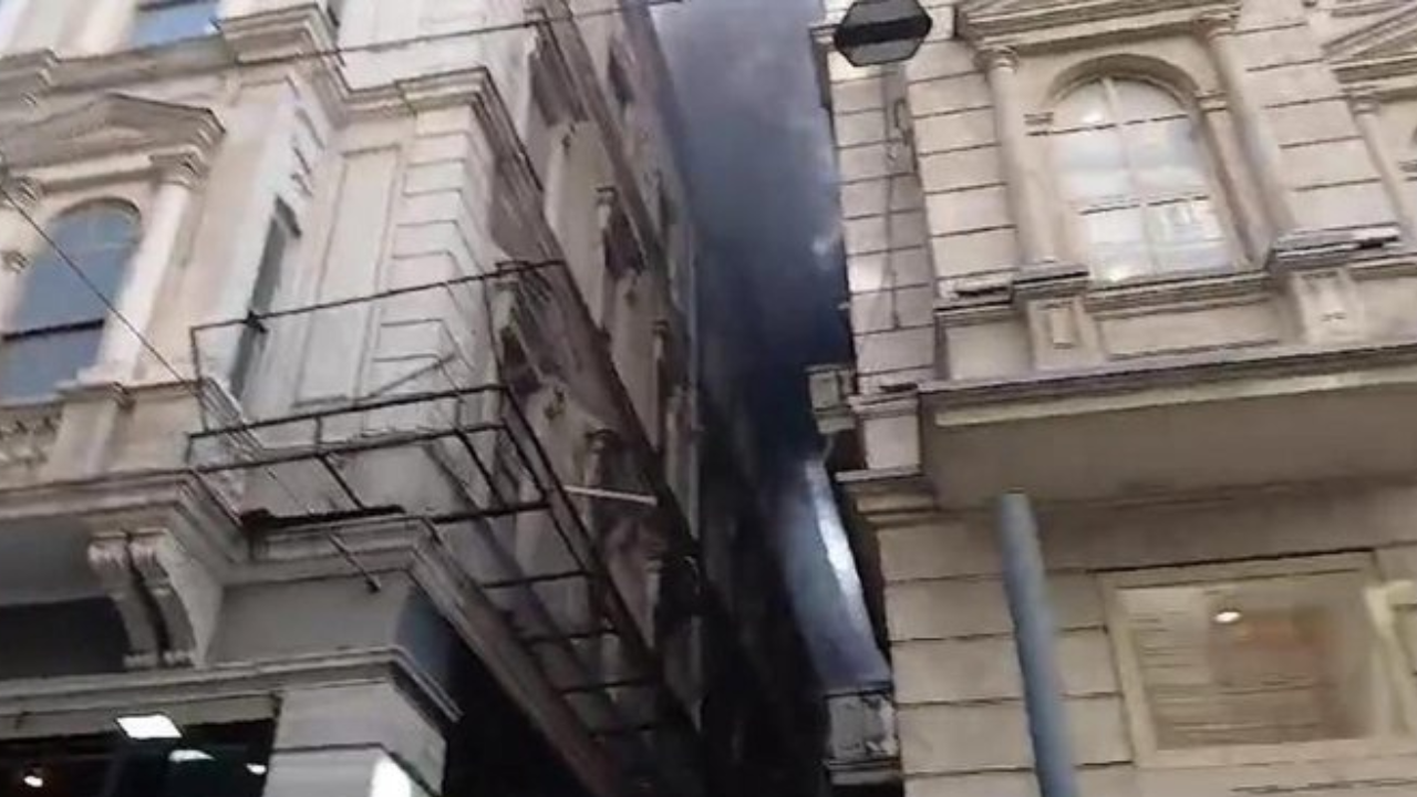 İstiklal Caddesi'ndeki AVM'de yangın çıktı!