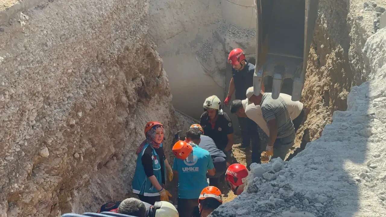 Malatya'da göçük: 2 işçi toprak altında kaldı