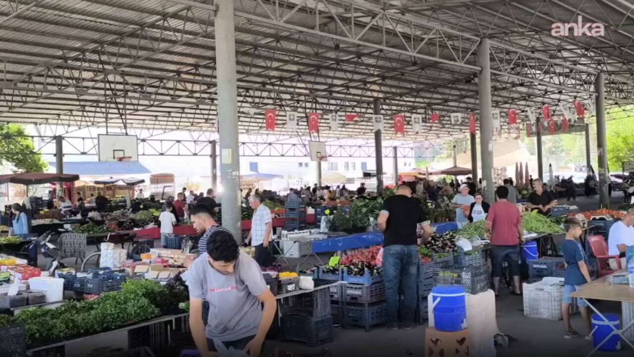 Semt pazarında esnafın isyanı: 'Ekonomi gitti, insanlar öldü, kefenleyip gömecek adam lazım'