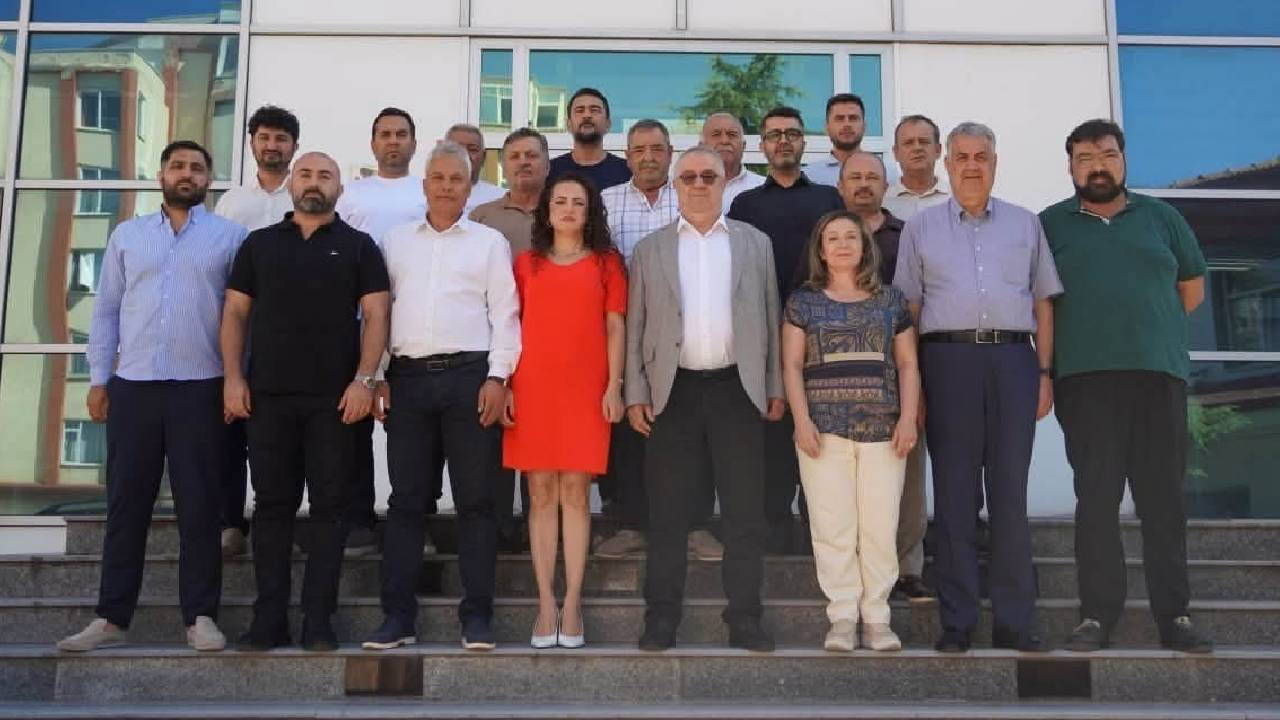 Edremit'te CHP'den toplu istifa: Belediye Başkanı ve 19 meclis üyesi YENİ Parti saflarına geçti!