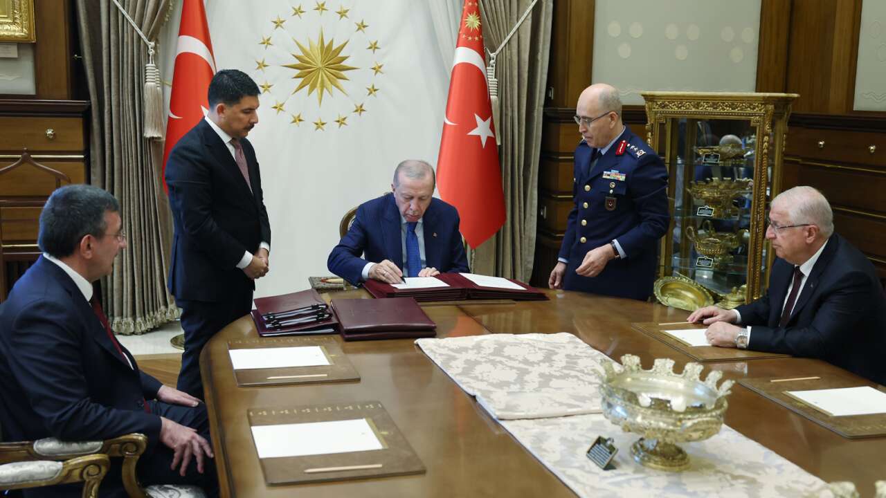 YAŞ toplanıyor: 332 paşanın kaderi bu masada