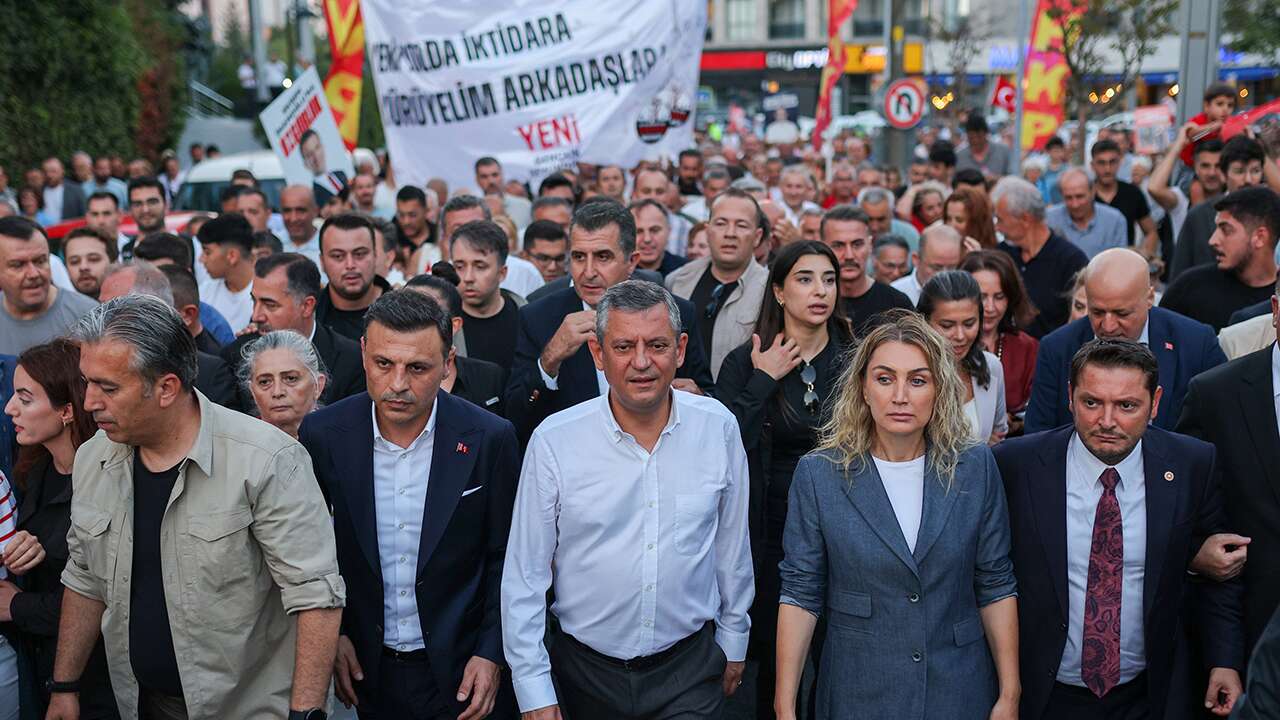 Yeni Parti kurmayları ‘CHP’de kalan isimler’ için sonbaharı işaret etti