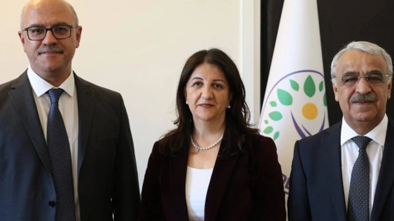 İmralı'da 3 saatlik kritik temas: DEM Parti Heyeti, Abdullah Öcalan ile görüştü