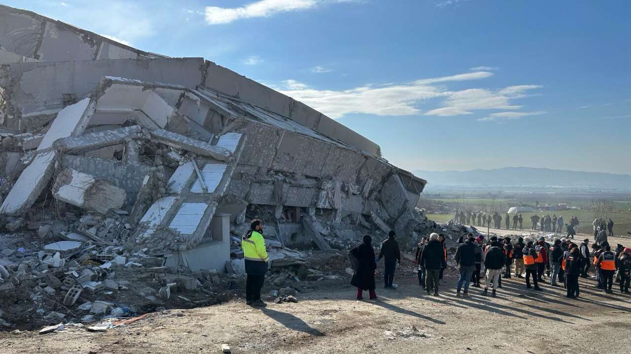 Depremde yıkılan binada 42 kişi ölmüştü: Müteahhit tahliye edildi, tutuklu sanık kalmadı