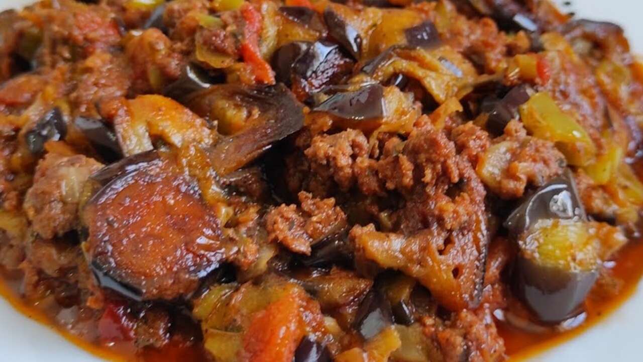 İzmir usulü patlıcan musakka: Asla acı olmuyor, lokanta lezzeti yakalıyor