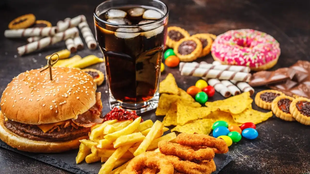 Borç yükü bitirdi: Dev fast-food şirketi battı