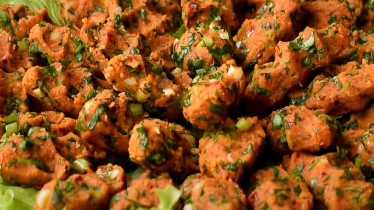 Mersin usulü mercimek köftesi: Şeflerin dağılmaması için uyguladığı yöntem